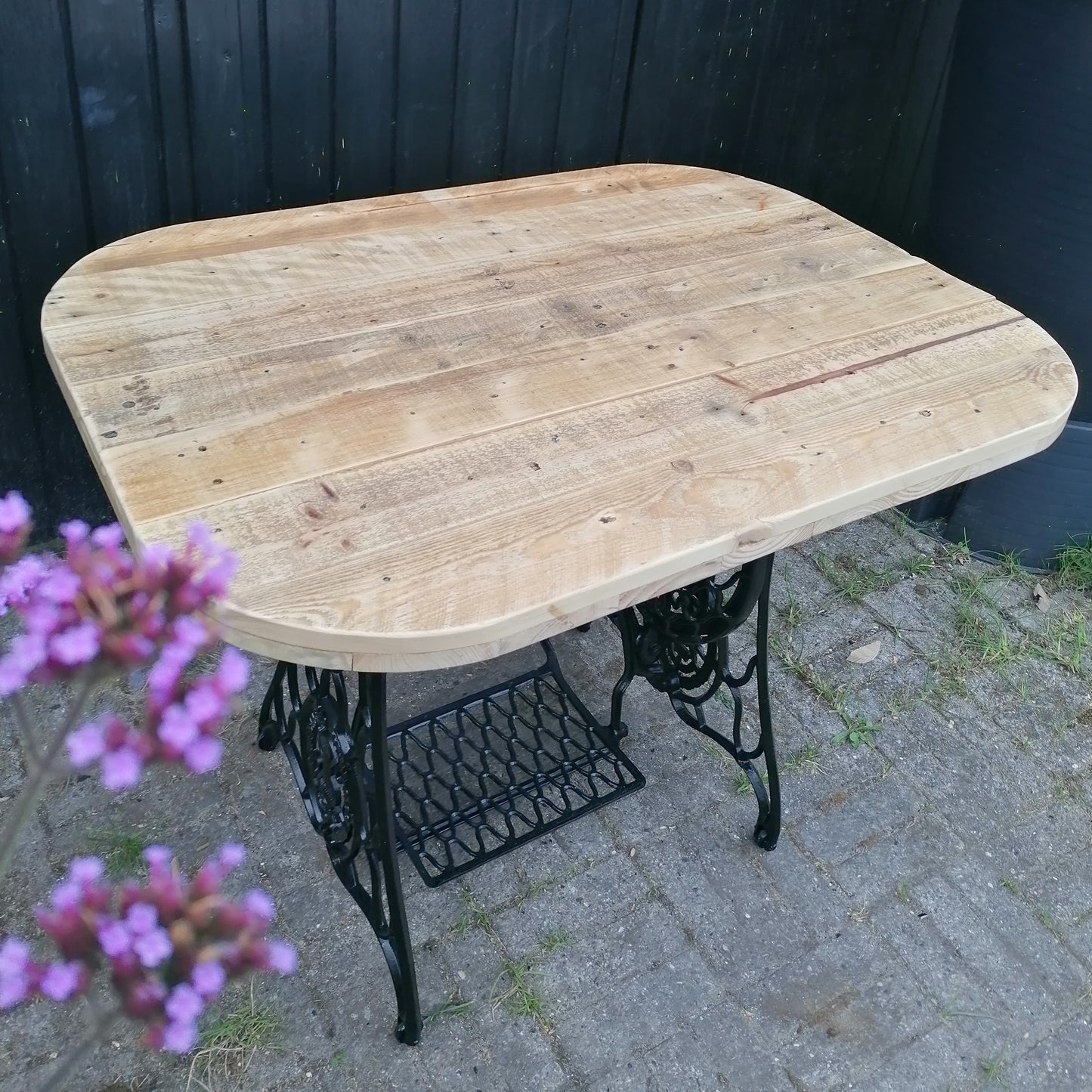 Singer Symaskine Pyntebord / Skrivebord: Kreativ Genbrug med Vintage Charme