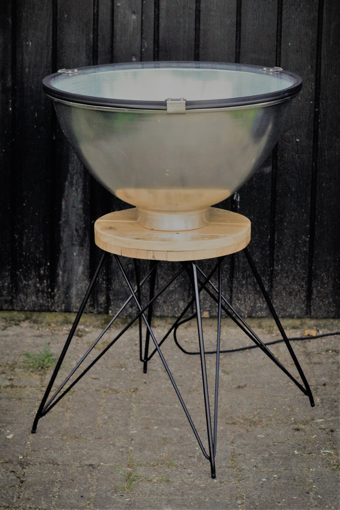 Rustikt Moderne Fabrikslampe Bord – En Unik Fusion af Historie og Design