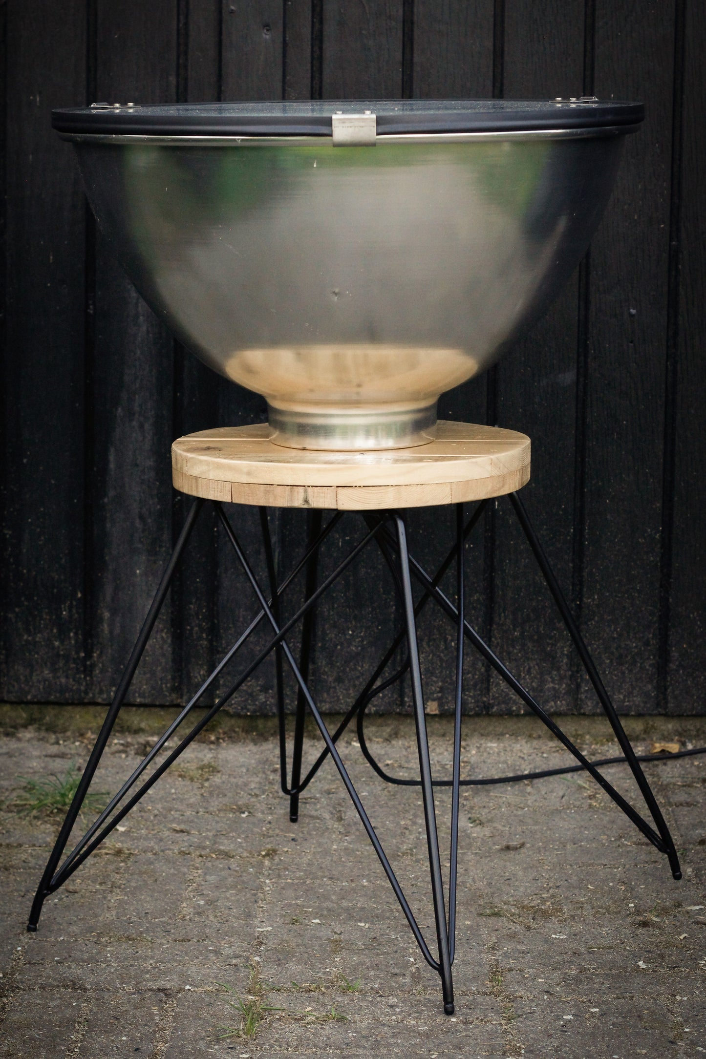 Rustikt Moderne Fabrikslampe Bord – En Unik Fusion af Historie og Design
